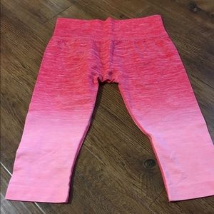 Pink ombré Capri workout leggings.