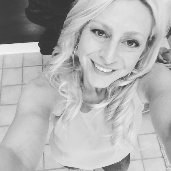 Meet your Posher, Julie - Picture 1 of 1