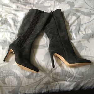 NWOT Antonio Melani Grey suede leather boots