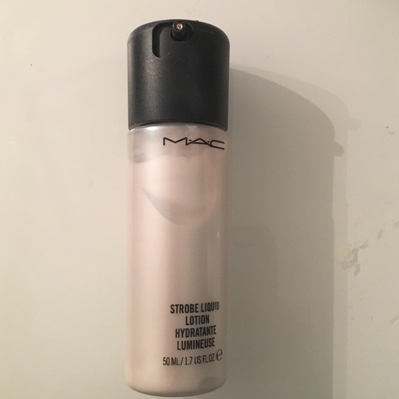 MAC strobe liquid lotion