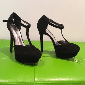 Anne Michelle Suede Heels