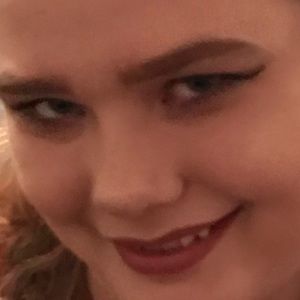 Meet your Posher, Chloe