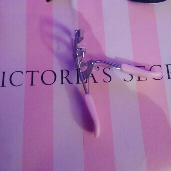 Victora secret pink eyelash curler