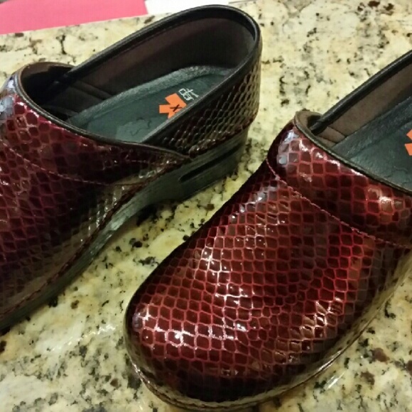Burgandy colored dansko clogs xp