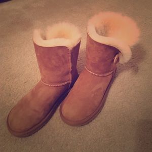 Ugg Bailey Button II boots