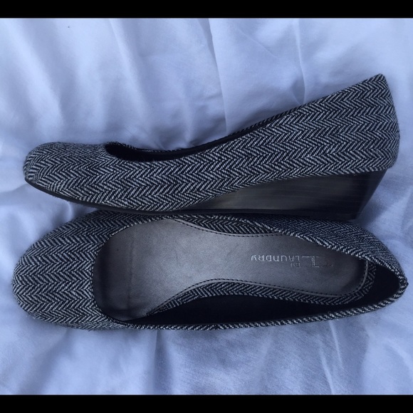 Chinese laundry wedges, herringbone pattern