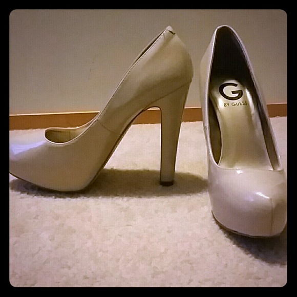 Guess nude pumps
