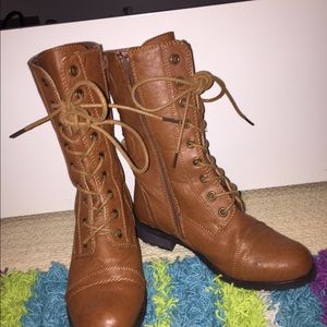 SUPER CUTE COMBAT BOOTS !!!