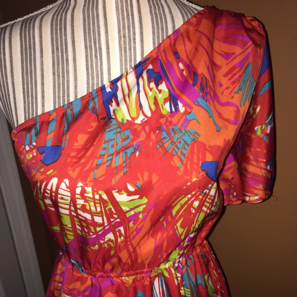 NWT Off the shoulder/vibrant color 2BeBe Dress - Picture 2 of 4