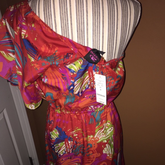 NWT Off the shoulder/vibrant color 2BeBe Dress - Picture 4 of 4