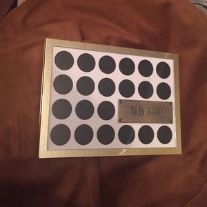 Urban Decay Gwen Stefani eyeshadow palette