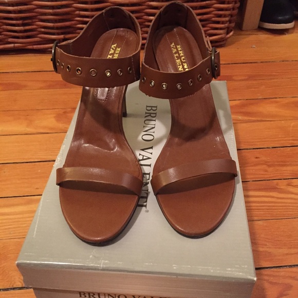 Heel brown sandals