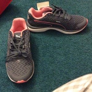 Women's Puma Faas 500 Sneakers - Size 9 NWT