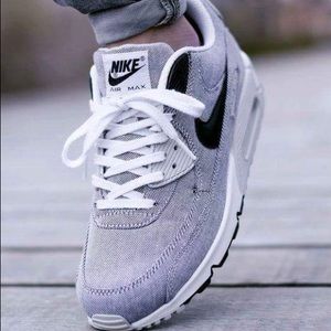 Meet your Posher, Monae