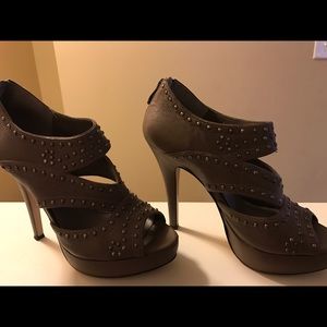 ‼One Hour Flash Sale Vince Camuto 3 inch heels‼