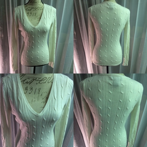 Cream V neck Acrylic sweater