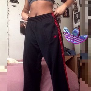 ➰Black&Red Adidas Sweatpants➰