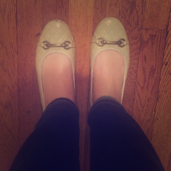 Neiman Marcus size 9 cream colored flats