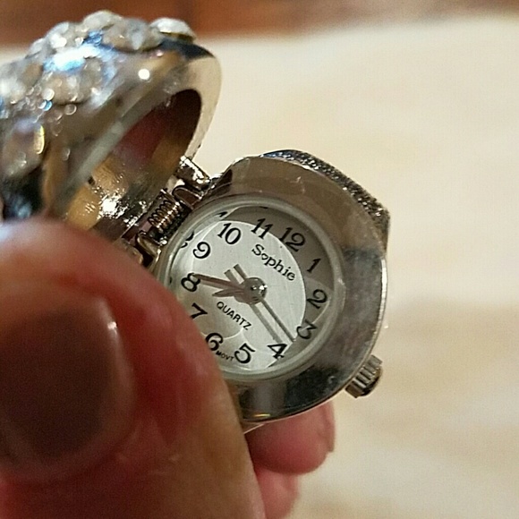 💎 Blingy clock ring💎 - Picture 2 of 2