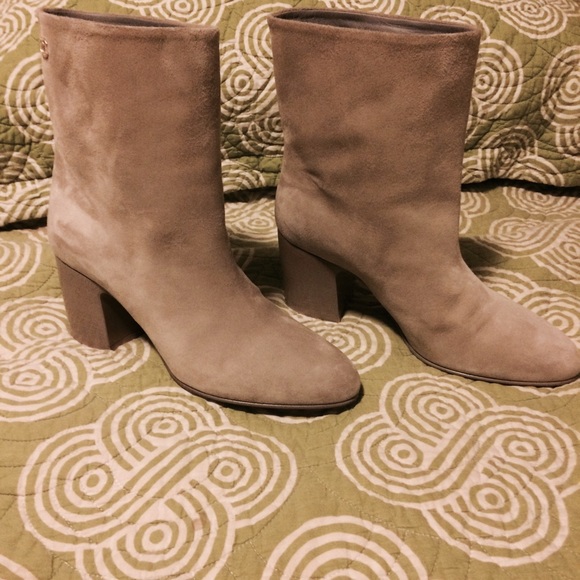 Meet your Posher, Stephanie - Picture 4 of 4