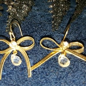 GOLD TONE BOW EARRINGS WITH CLEAR DROP STONES NEW 1-1/4"L.