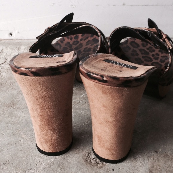 Stuart Weitzman Leather 60s Print Pinup Leopard A… - image 2