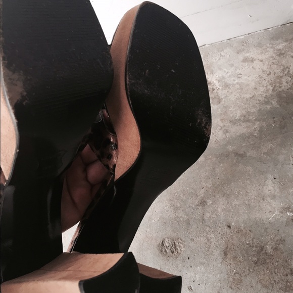 Stuart Weitzman Leather 60s Print Pinup Leopard A… - image 4