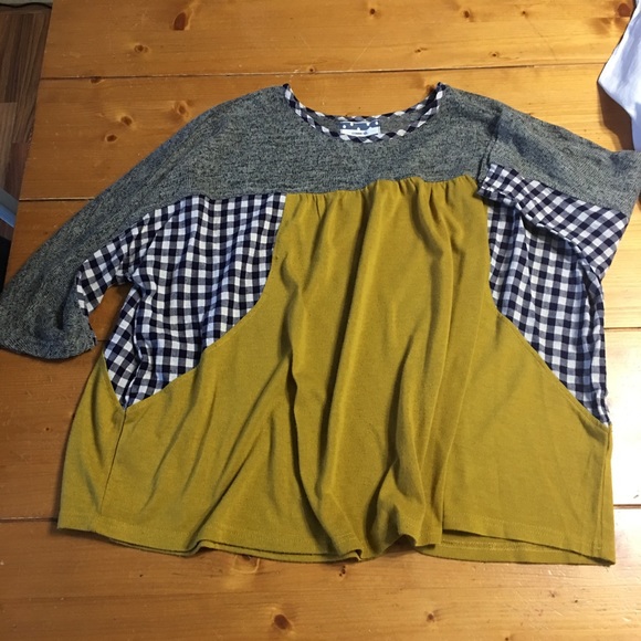 Boutique top, flowy and comfortable