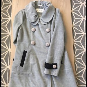 Elegant light grey and black detail coat