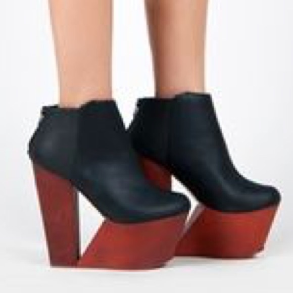 Privileged platform Ankle Boot Western Touch