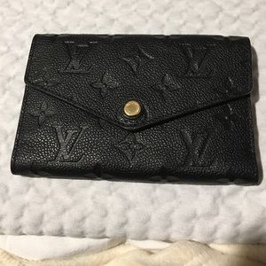 Authentic compact curieuse