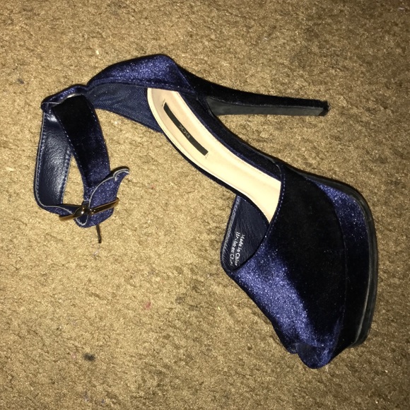 FOREVER 21 BLUE VELVET HEELS - Picture 4 of 4