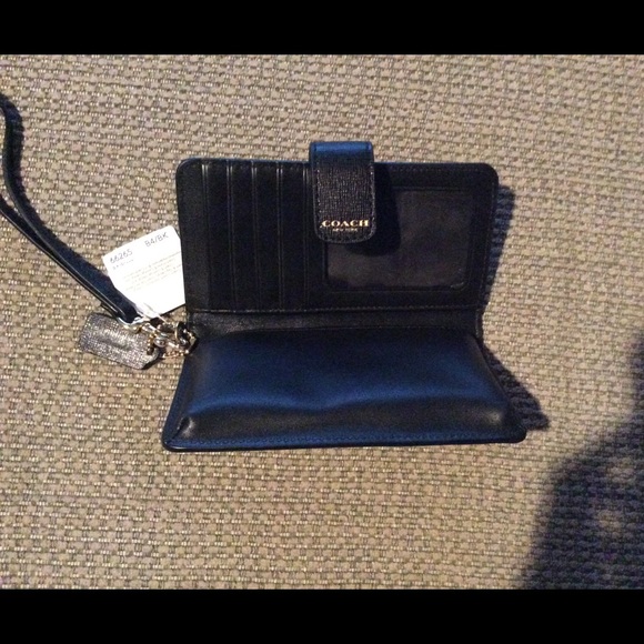 Coach saffiano leather wristlet - Picture 3 of 4