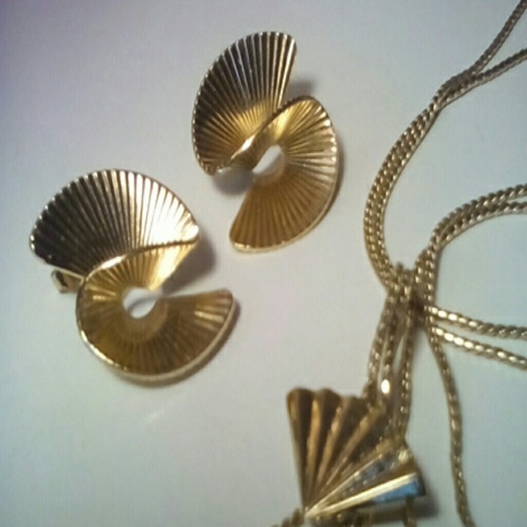 Jewelry Set - Picture 2 of 5