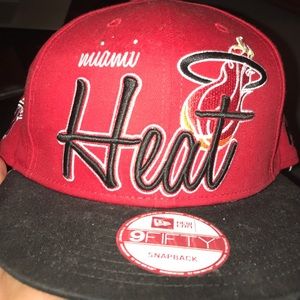 MIAMI HEAT SNAPBACK HAT WITH STICKERS