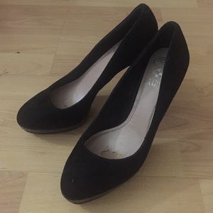 Vince Camuto 6.5b Dacoma Suede Pumps