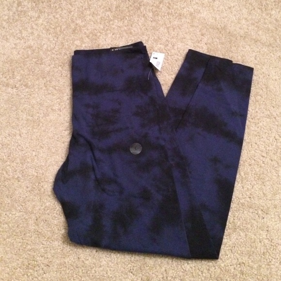 Aeropostale's Live Love Dream leggings