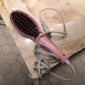 Brush straightener