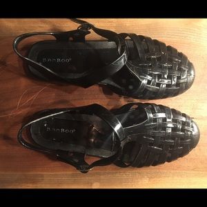 Black jelly sandals