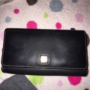 Dooney and bourke wallet