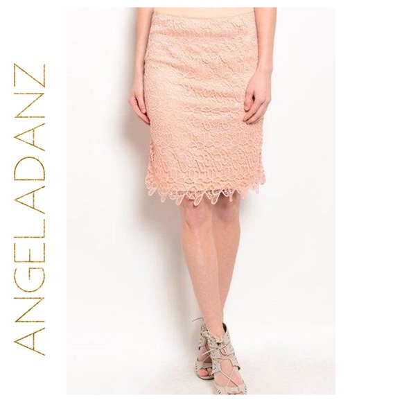 🎉 HP 🎉 Peach Lace Pencil Skirt
