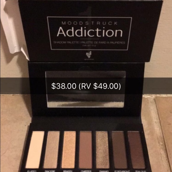 Younique Addiction palette one NIB