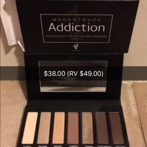 Younique Addiction palette one NIB