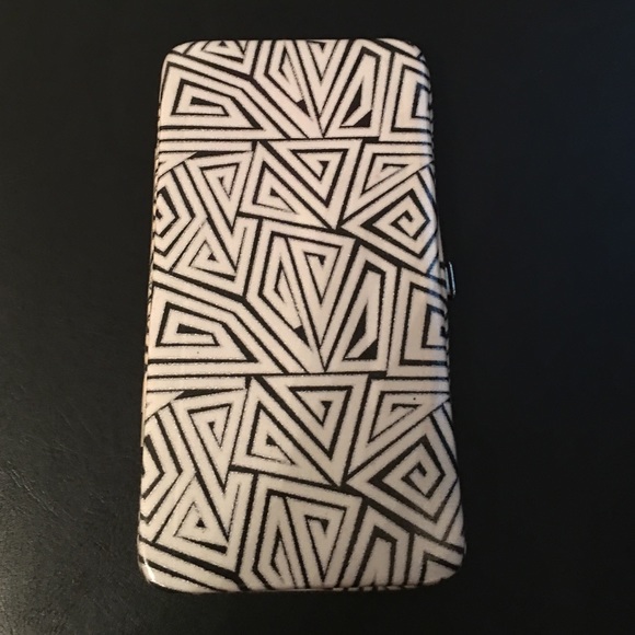 Black and White designed Wallet from Icing