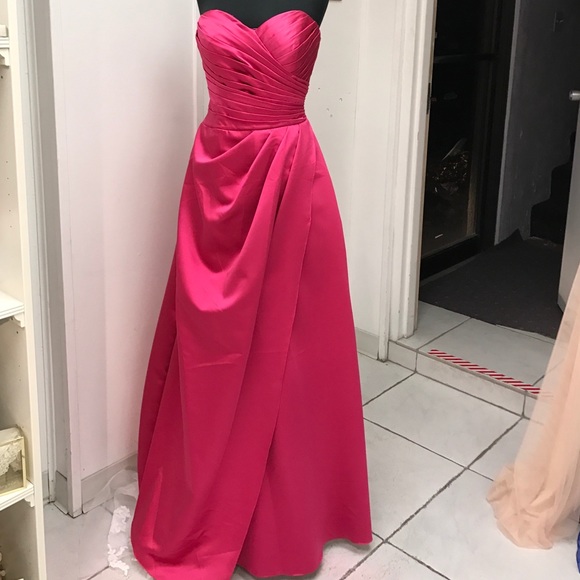 Hot pink satin gown - Picture 2 of 4