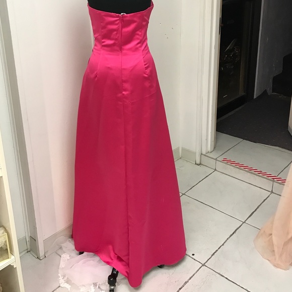 Hot pink satin gown - Picture 3 of 4