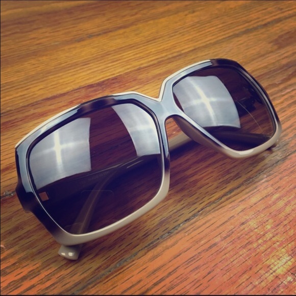 NWOT. Valentino sunnies. A classy classic.