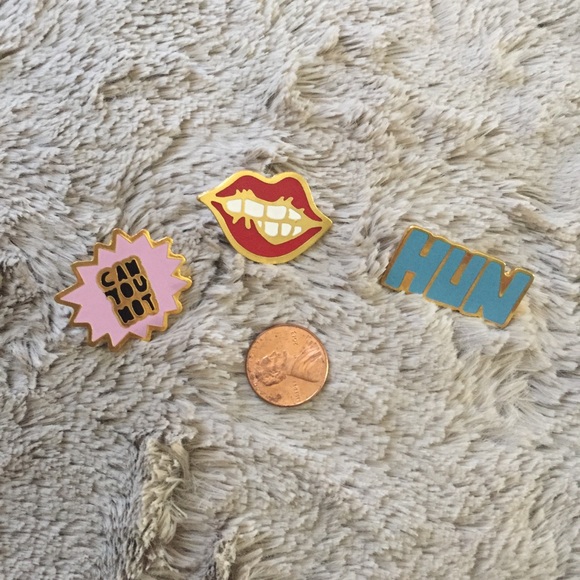 Pin "HUN" - Picture 2 of 2