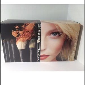 Brand new mac look in a box brush kit advanced