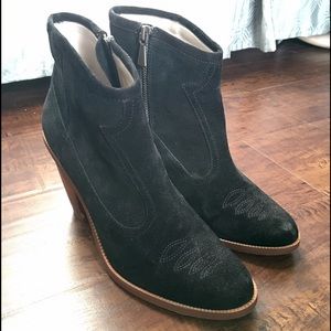 Hinge Addison Bootie